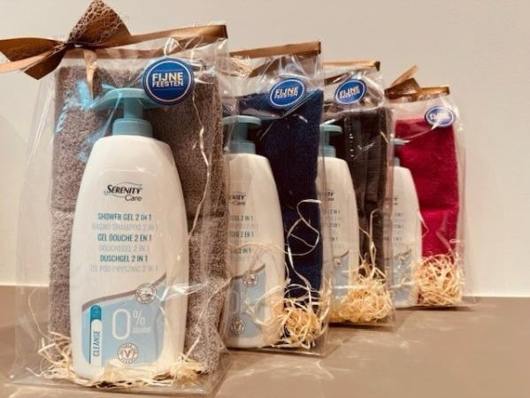 Geschenkpakket eindejaar 5 (Douchegel 2-in-1 + handdoek)